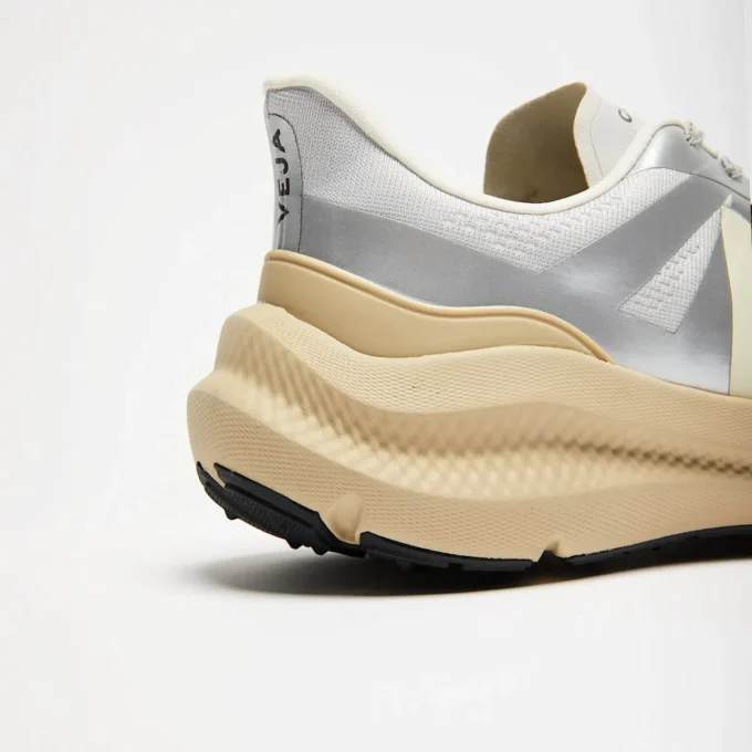 Condor 3 Advanced Engineered-Mesh Argento Cashew Almond Condor 3 Advanced Engineered-Mesh Argento Cashew Almond