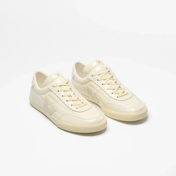 Panenka in vernice bianco sporco naturale Panenka in vernice bianco sporco naturale